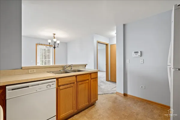 $1,750 | 1515 Silverstone Drive, Unit 1515, Carpentersville, IL 60110
