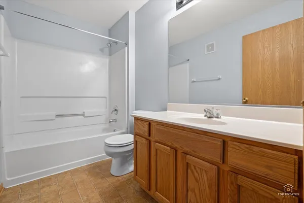 $1,750 | 1515 Silverstone Drive, Unit 1515, Carpentersville, IL 60110