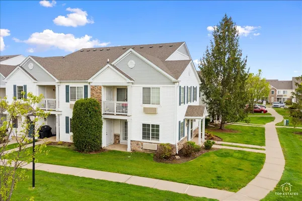 $1,750 | 1515 Silverstone Drive, Unit 1515, Carpentersville, IL 60110