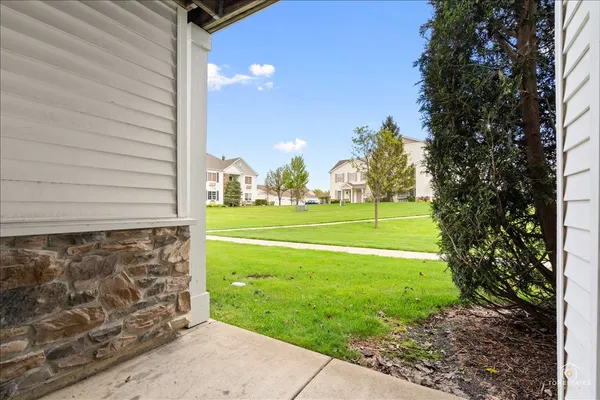 $1,750 | 1515 Silverstone Drive, Unit 1515, Carpentersville, IL 60110