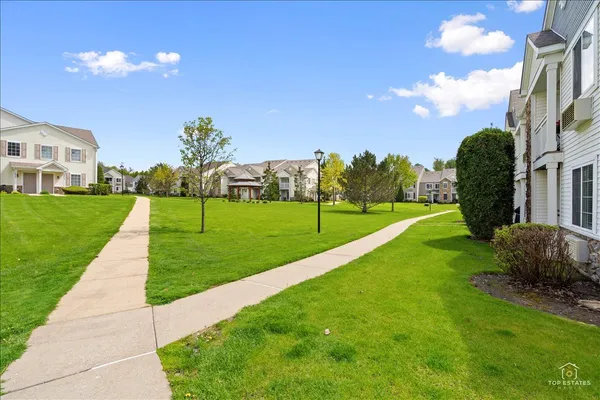 $1,750 | 1515 Silverstone Drive, Unit 1515, Carpentersville, IL 60110