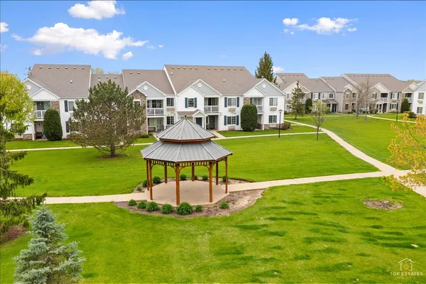 $1,750 | 1515 Silverstone Drive, Unit 1515, Carpentersville, IL 60110