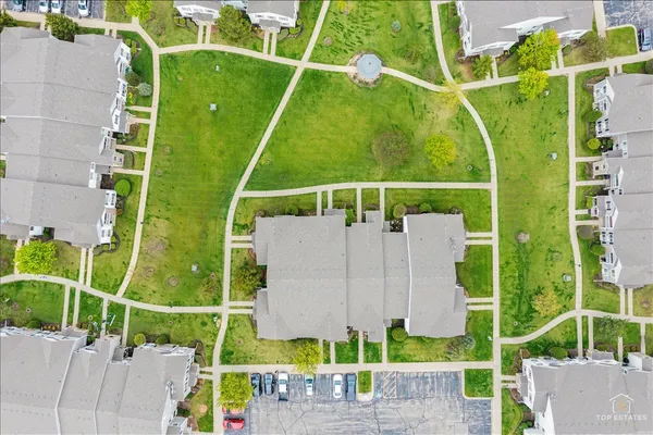 $1,750 | 1515 Silverstone Drive, Unit 1515, Carpentersville, IL 60110