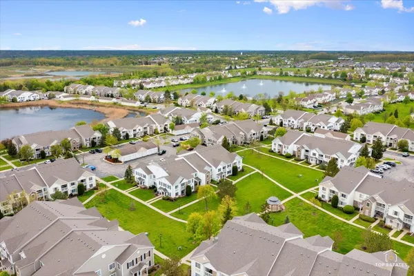 $1,750 | 1515 Silverstone Drive, Unit 1515, Carpentersville, IL 60110