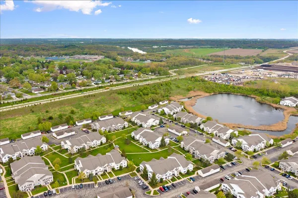 $1,750 | 1515 Silverstone Drive, Unit 1515, Carpentersville, IL 60110