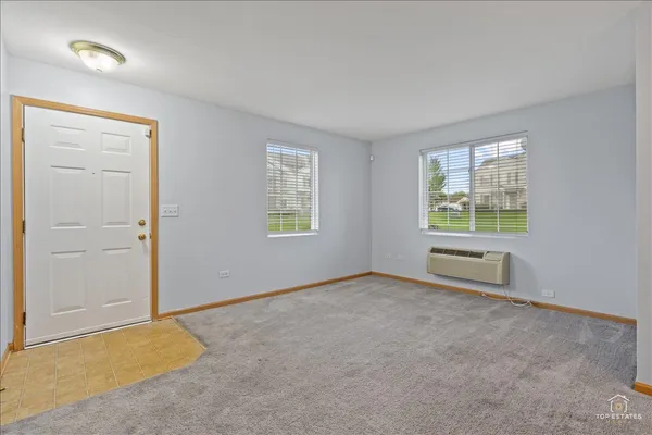 $1,750 | 1515 Silverstone Drive, Unit 1515, Carpentersville, IL 60110