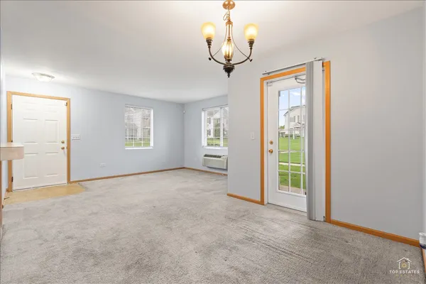 $1,750 | 1515 Silverstone Drive, Unit 1515, Carpentersville, IL 60110