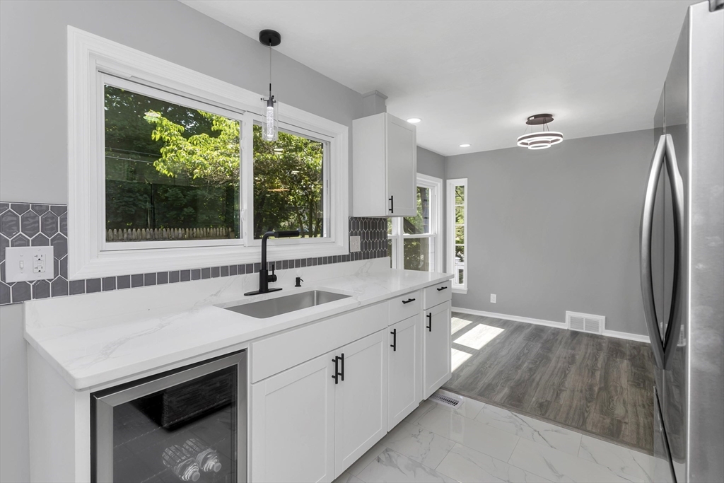 1988 Wilbraham Road Springfield, MA 01129 - Photo 7 of 39