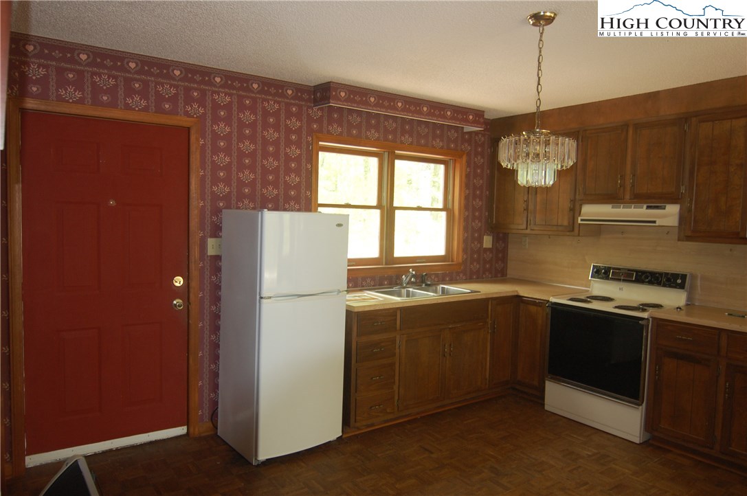 204 Windridge Road Newland, NC 28657 - Photo 3 of 12 Gallery Image 3