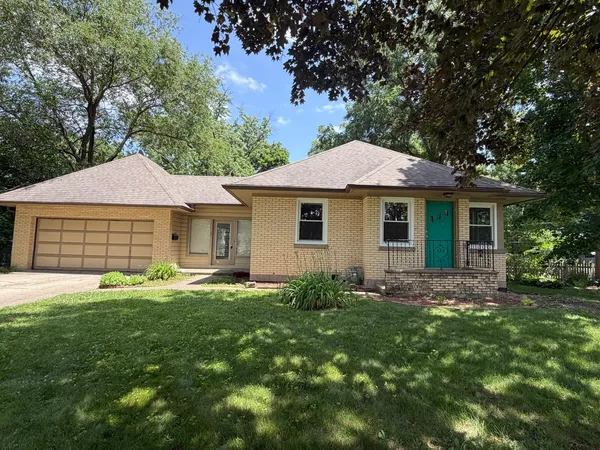 $2,750 | 150 Woodland Road, Libertyville, IL 60048