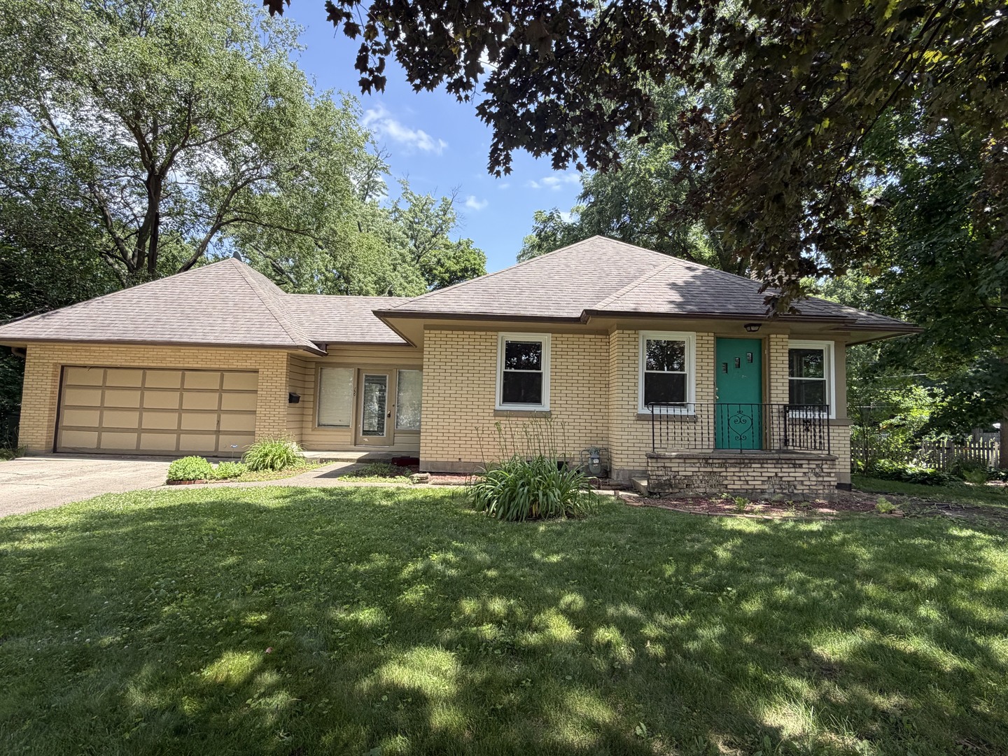 150 Woodland Road Libertyville, IL 60048 - Photo 1 of 9