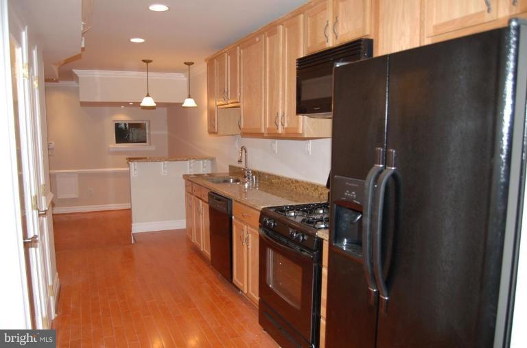 818 L Street Northeast Washington, DC 20002 - Photo 15 of 19 Apartment Kitchen