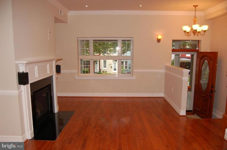 818 L Street Northeast Washington, DC 20002 - Photo 16 of 19 Living Room