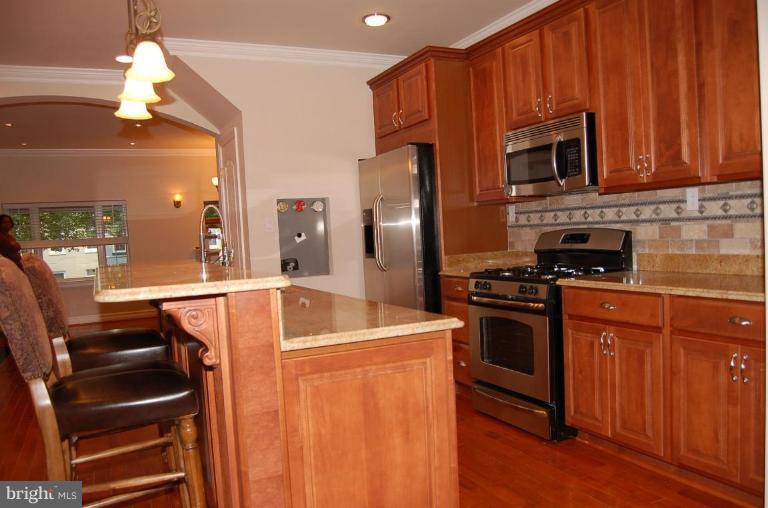 818 L Street Northeast Washington, DC 20002 - Photo 17 of 19 Apartment Kitchen