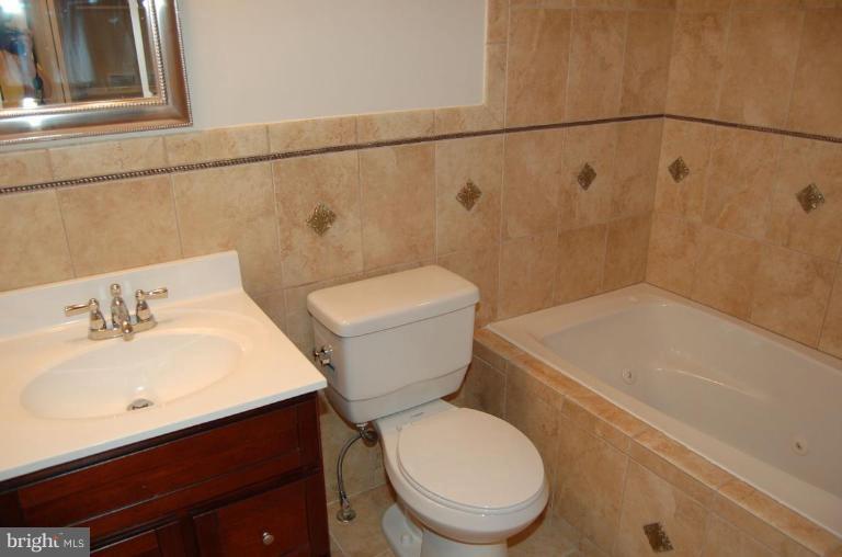 818 L Street Northeast Washington, DC 20002 - Photo 18 of 19 Bath #1