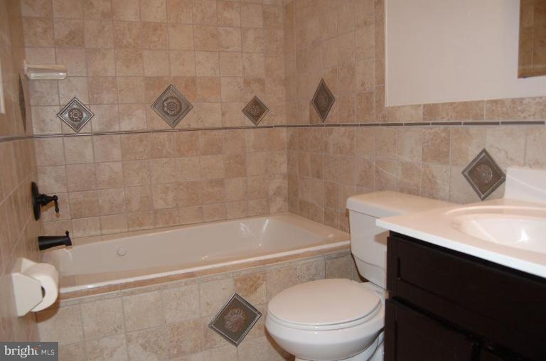 818 L Street Northeast Washington, DC 20002 - Photo 7 of 19 Master Bath
