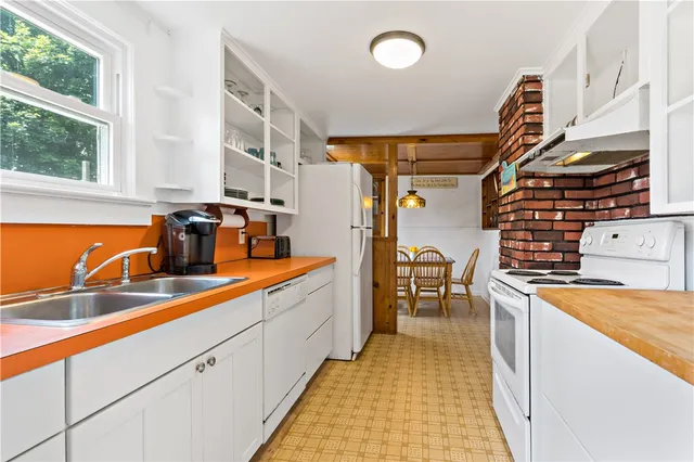 $2,500 | 39 Salt Pond Way, Westerly, RI 02891