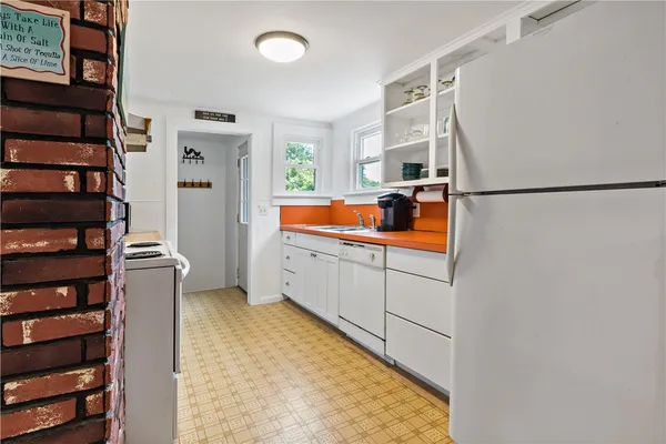 $2,200 | 39 Salt Pond Way, Westerly, RI 02891