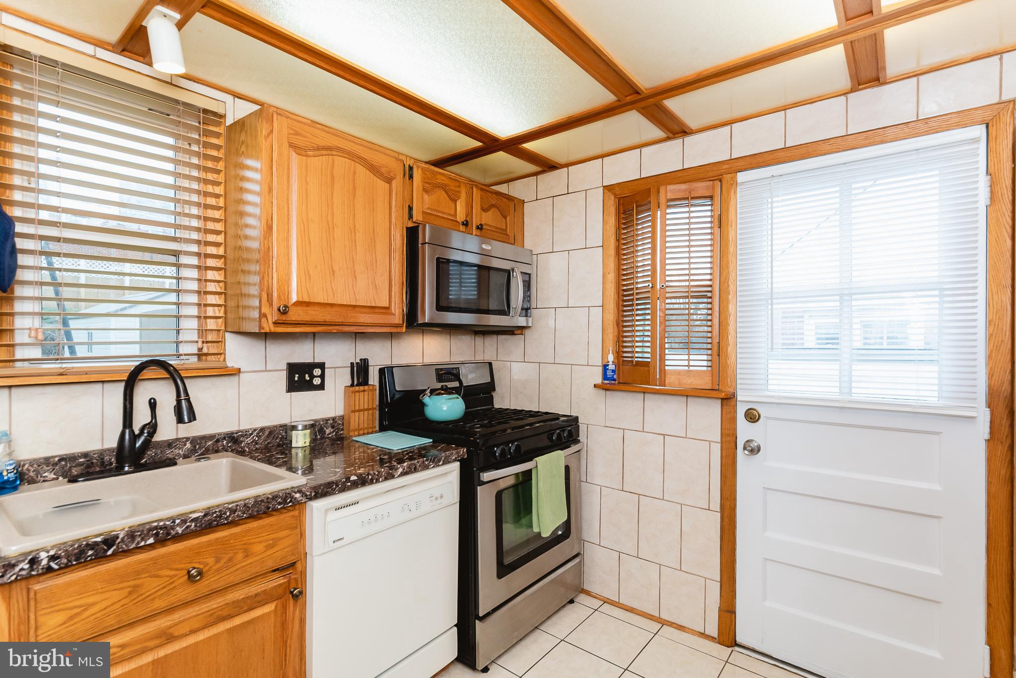 1831 Ellinwood Road Baltimore, MD 21237 - Photo 12 of 43 Kitchen