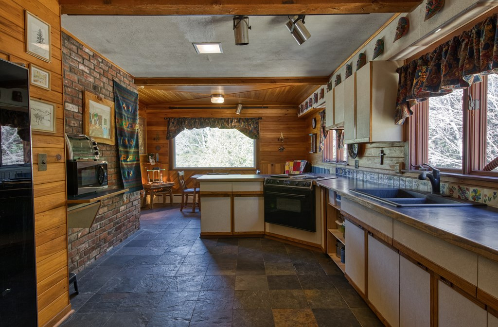 1144 Hurricane Road Keene, NY 12942 - Photo 24 of 35 Gallery Image 24