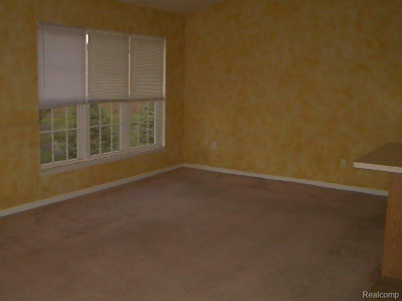 33484 Utica Road, Unit 2 Fraser, MI 48026 - Photo 3 of 10 liv rm
