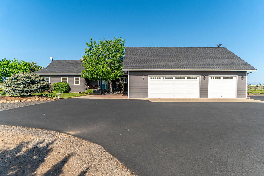 17446 Southwest Mount Adams Loop Powell Butte, OR 97753 - Photo 3 of 72 RileyVisualsa-22