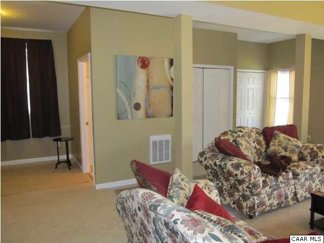 2 Bernardsburg Road Palmyra, VA 22963 - Photo 10 of 16 a living room with furniture and a bathtub