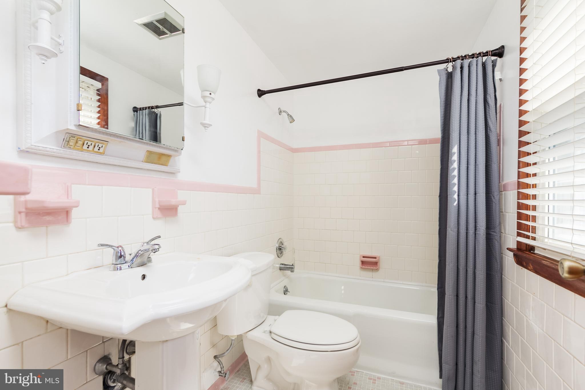 8113 Sagramore Road Baltimore, MD 21237 - Photo 20 of 27 Bath