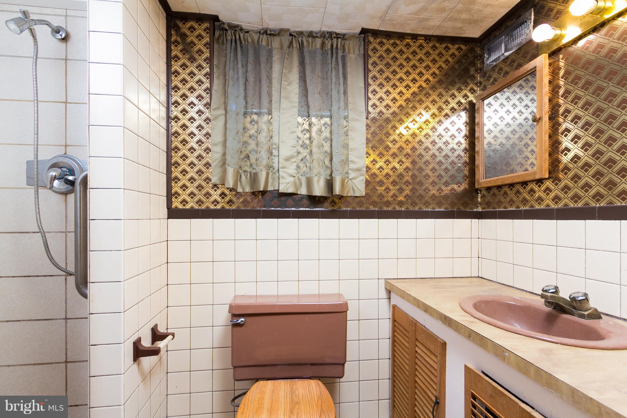 8113 Sagramore Road Baltimore, MD 21237 - Photo 23 of 27 Bath