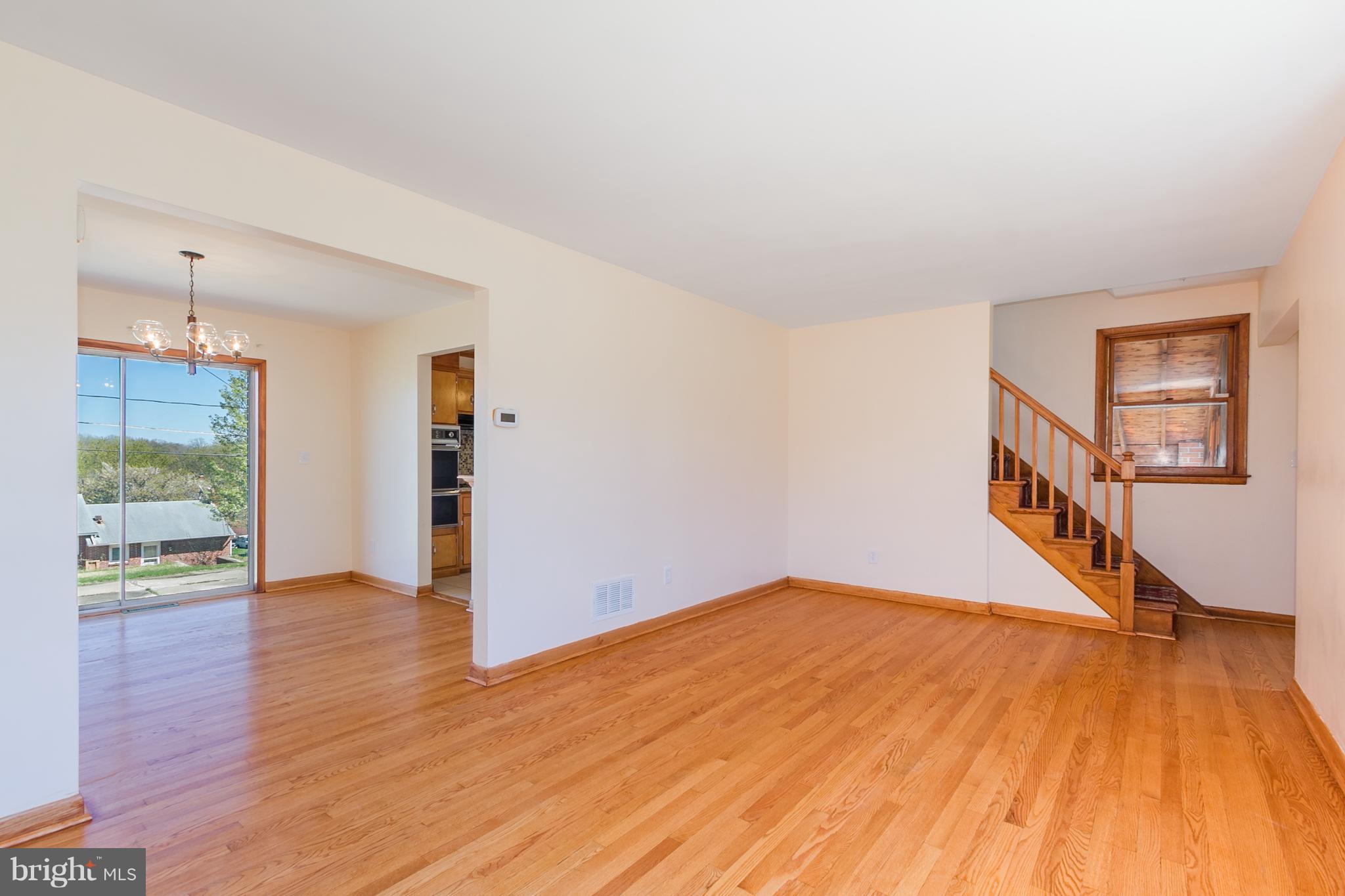 8113 Sagramore Road Baltimore, MD 21237 - Photo 5 of 27 Living Room