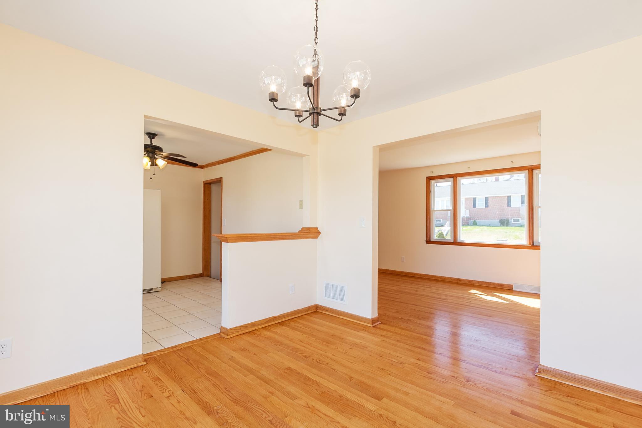 8113 Sagramore Road Baltimore, MD 21237 - Photo 10 of 27 Living Room