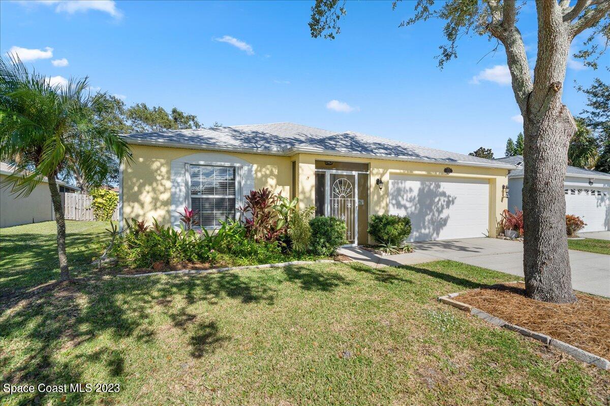 600 Benton Drive Melbourne, FL 32901 - Photo 2 of 33 a front view of a house with garden