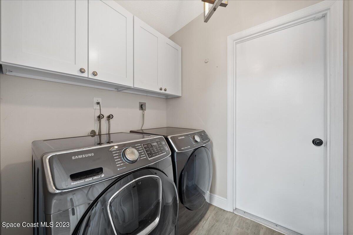 600 Benton Drive Melbourne, FL 32901 - Photo 28 of 33 a utility room with dryer and washer