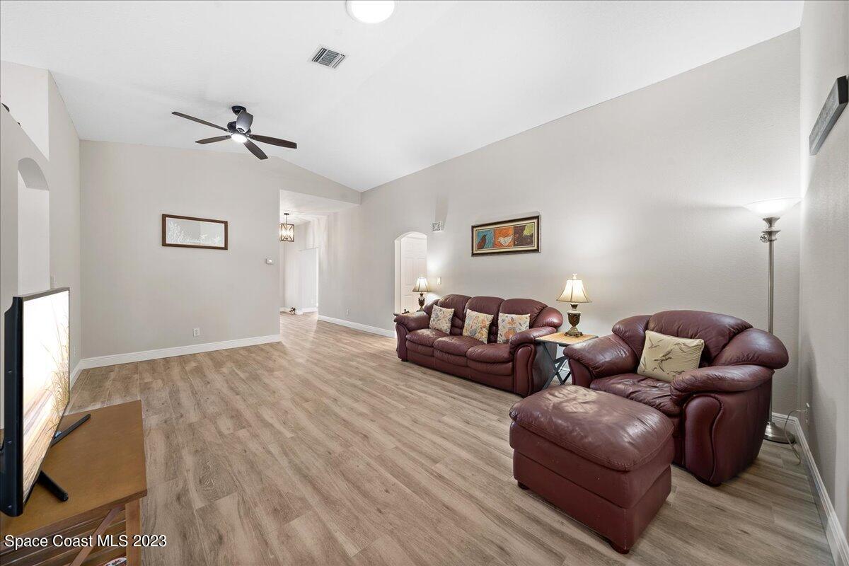 600 Benton Drive Melbourne, FL 32901 - Photo 9 of 33 a living room with furniture