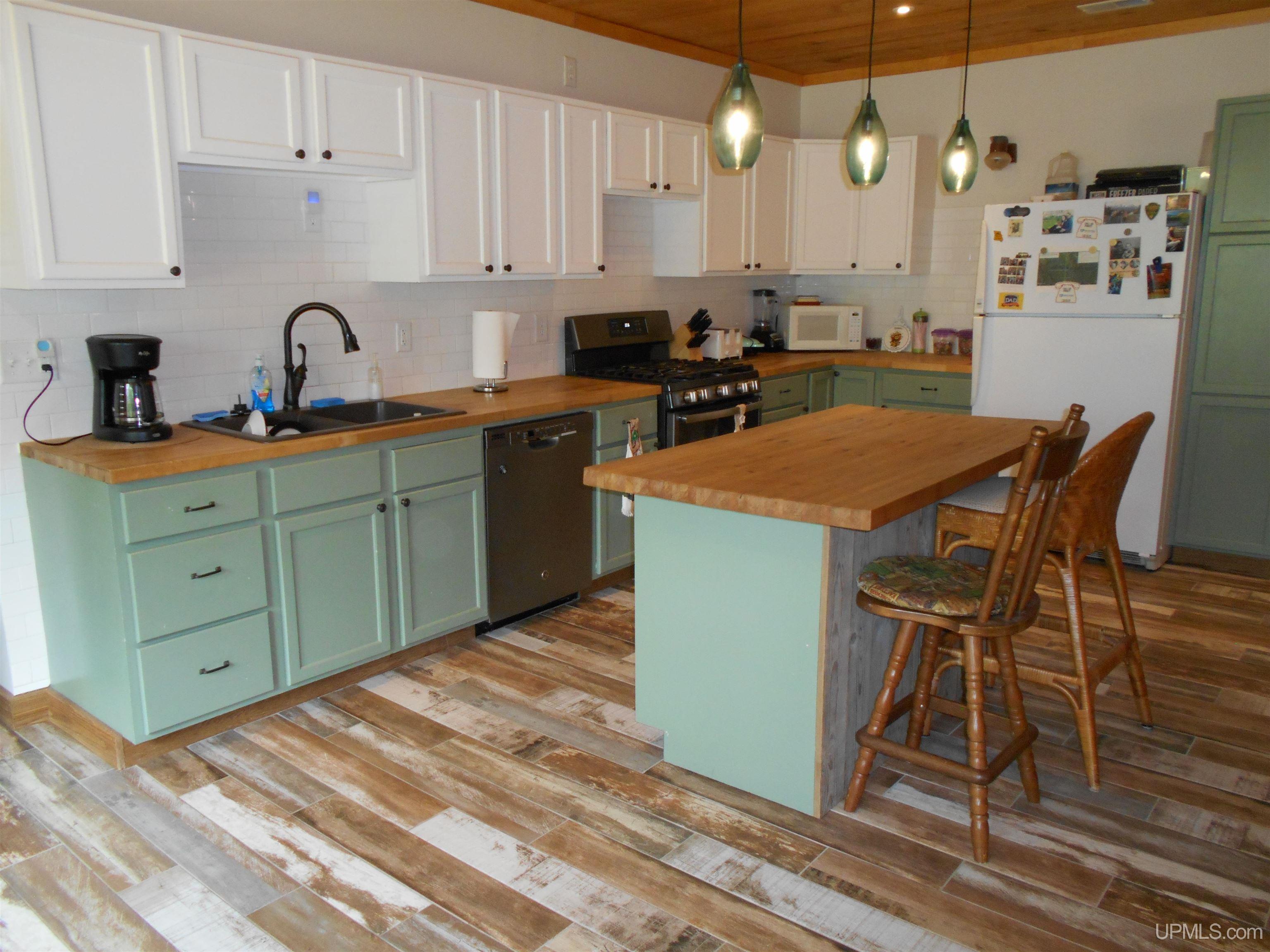 12851 Kk Road Wetmore, MI 49895 - Photo 9 of 54 Gallery Image 9