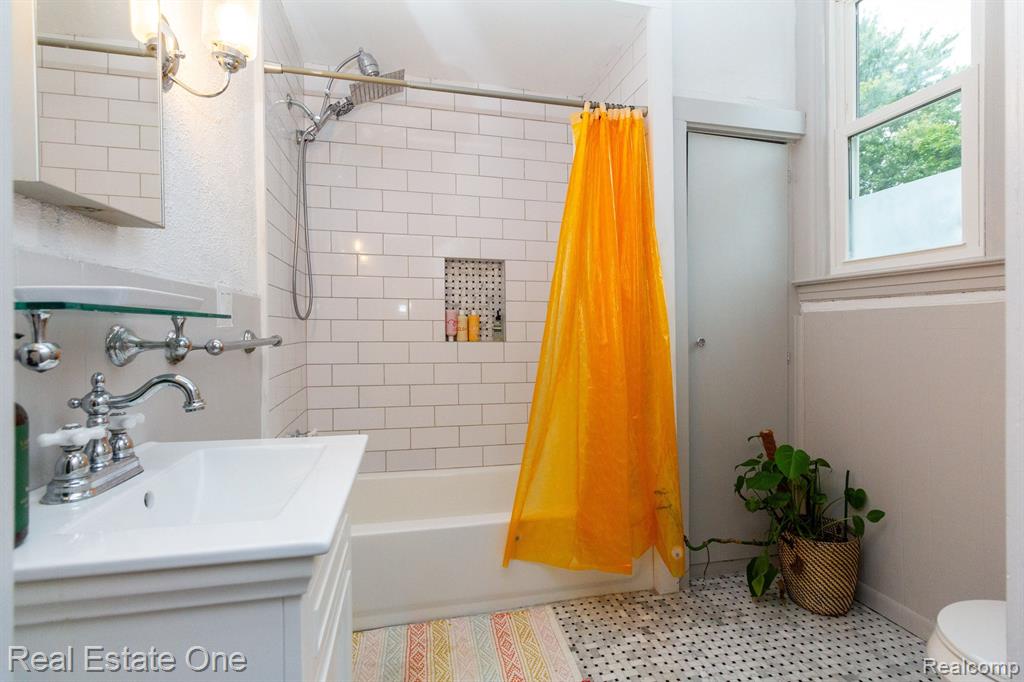 825 North Pine Street Rochester, MI 48307 - Photo 24 of 39 Gallery Image 24