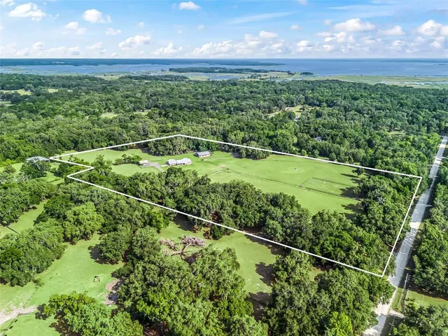 a view of a back yard from a balcony