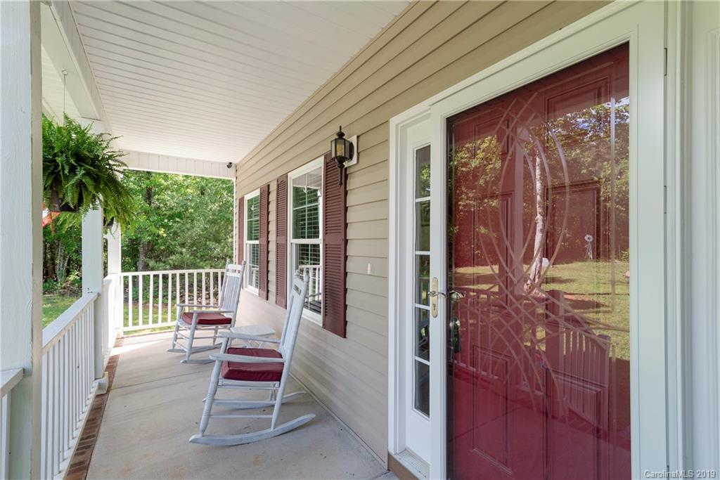 433 Matthews Road Pilot Mountain, NC 27041 - Photo 5 of 32 Gallery Image 5
