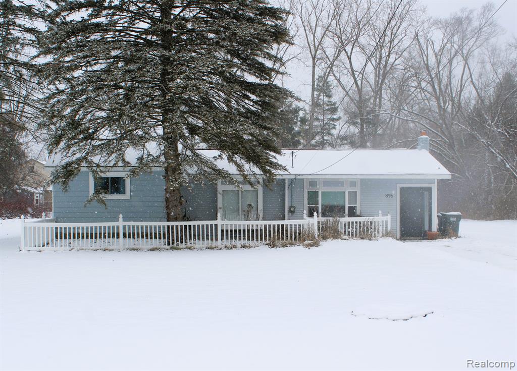 896 Grace Avenue Rochester Hills, MI 48307 - Photo 2 of 24