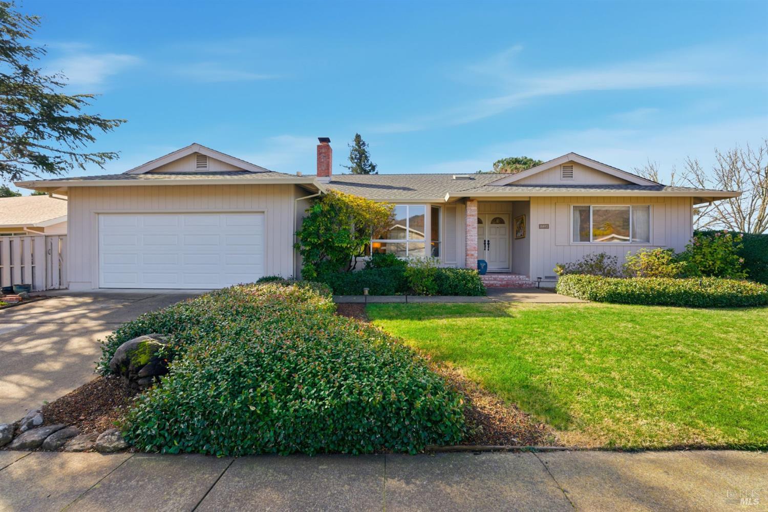 8891 Oakmont Drive Santa Rosa, CA 95409 - Photo 7 of 53