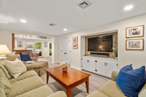 $1,150,000 | 84 South Shore Drive, Sturbridge, MA 01566