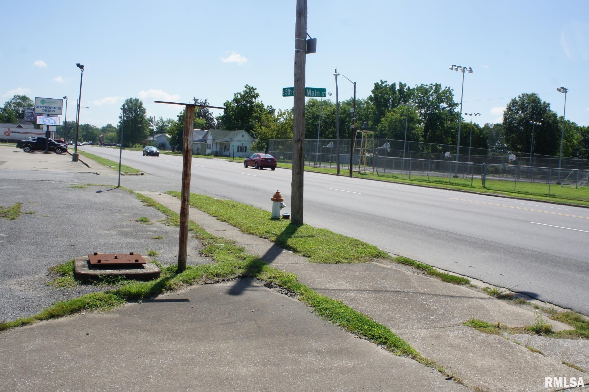 911 East 5th Street Metropolis, IL 62960 - Photo 7 of 9