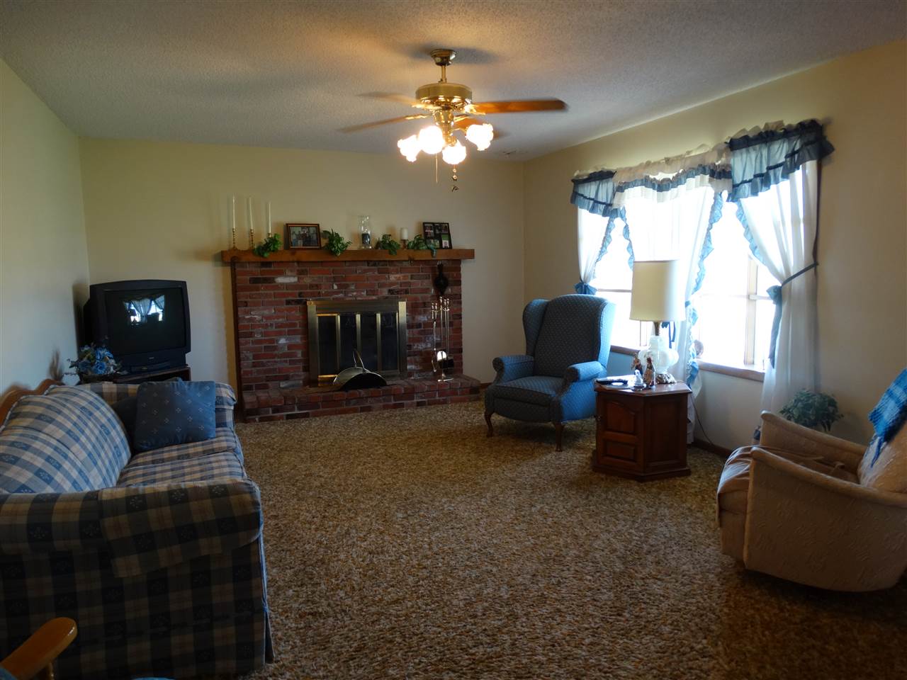 4401 Johnson Road Mount Vernon, IN 47620 - Photo 8 of 28 Gallery Image 8