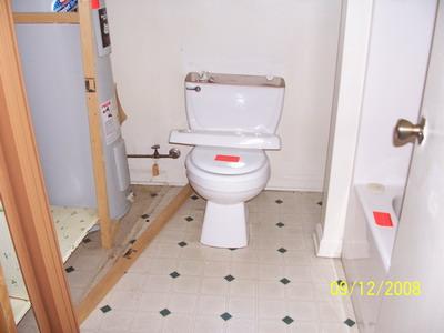1111 Liberty Road Northeast Roanoke, VA 24012 - Photo 3 of 9 BATH