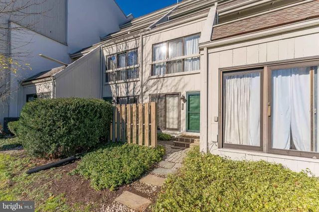 $275,000 | 555 Summit House, West Chester, PA 19382