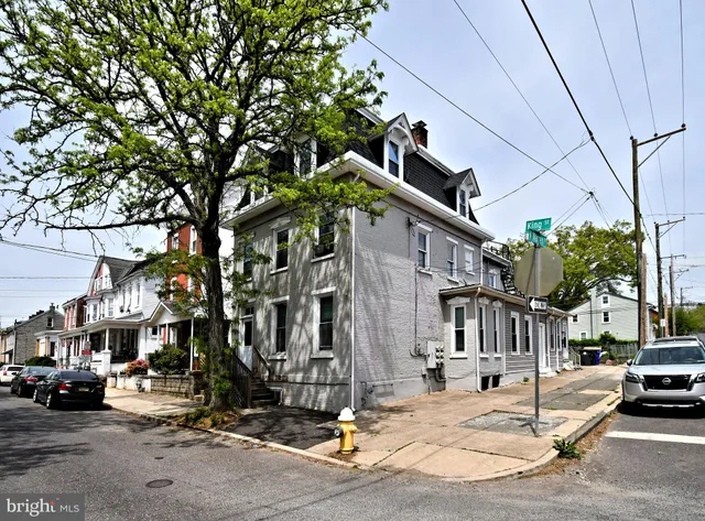 $1,200 | 563 King Street, Pottstown, PA 19464