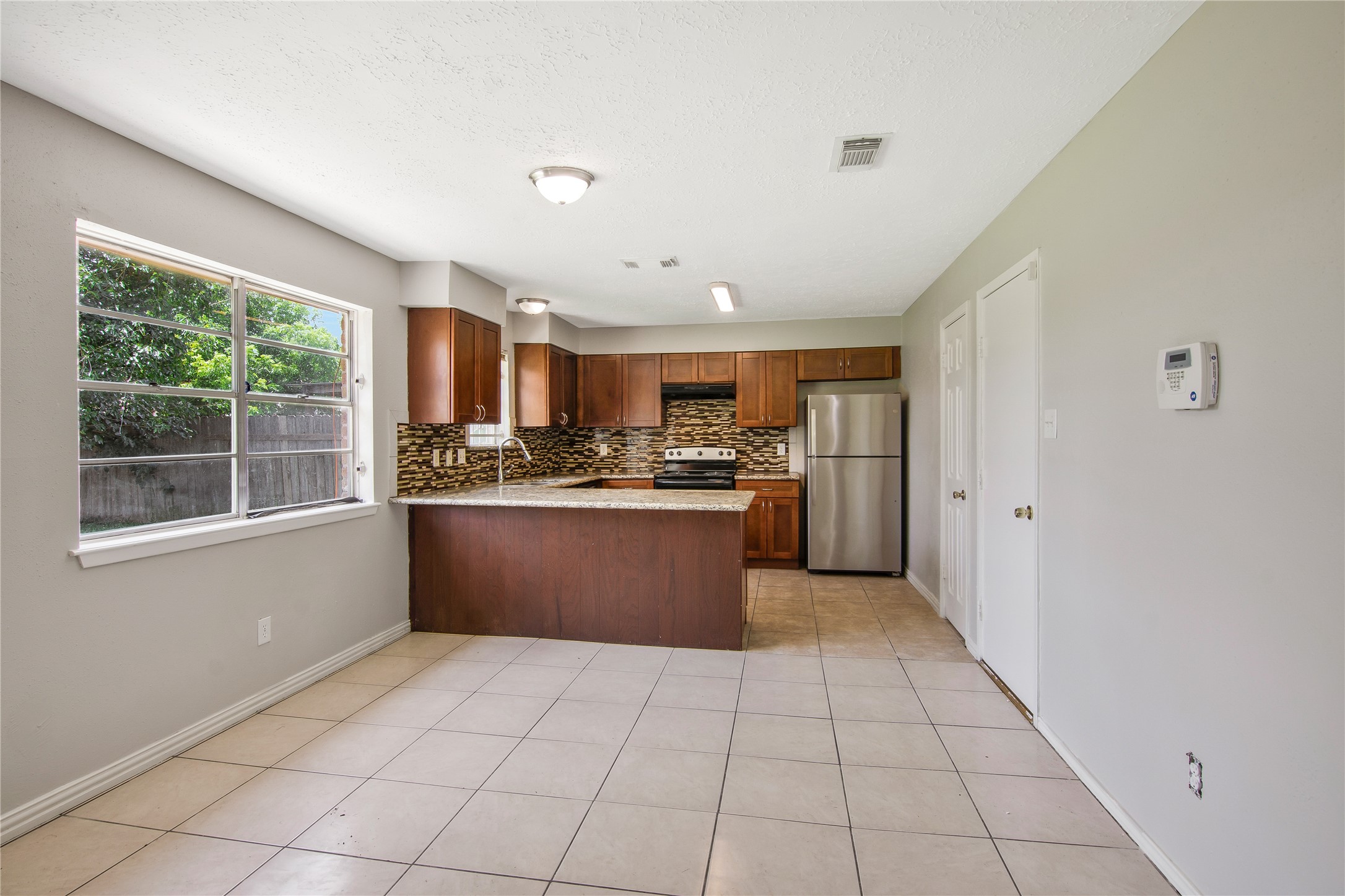 11710 Old Telegraph Road Houston, TX 77067 - Photo 13 of 24 Kitchen ample for barstools and kitchen snook area.