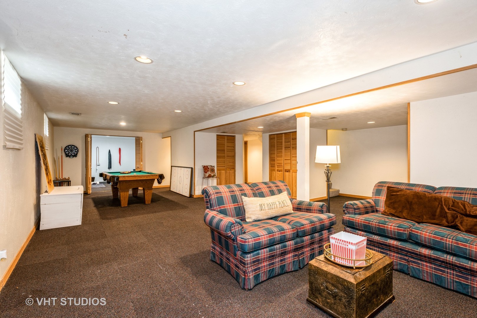 577 Yellowstone Drive Elgin, IL 60123 - Photo 19 of 30 a living room with furniture and a couch