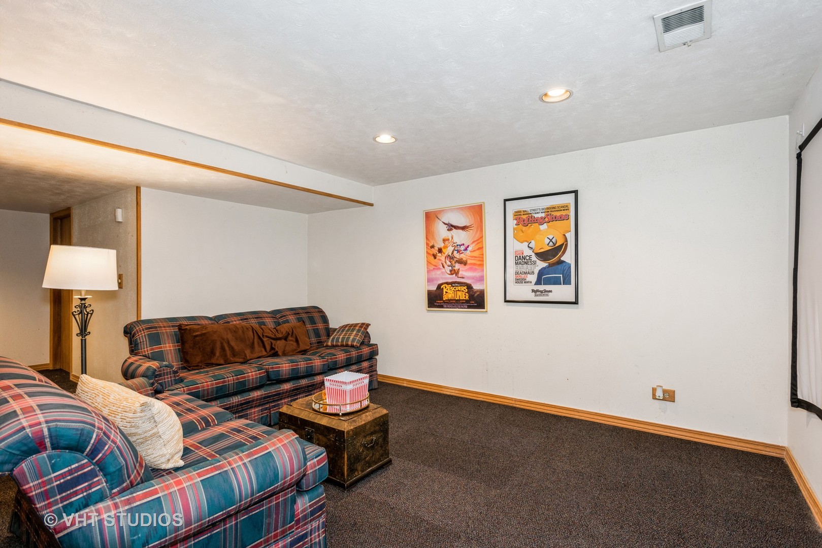577 Yellowstone Drive Elgin, IL 60123 - Photo 20 of 30 a living room with a couch and a bookshelf