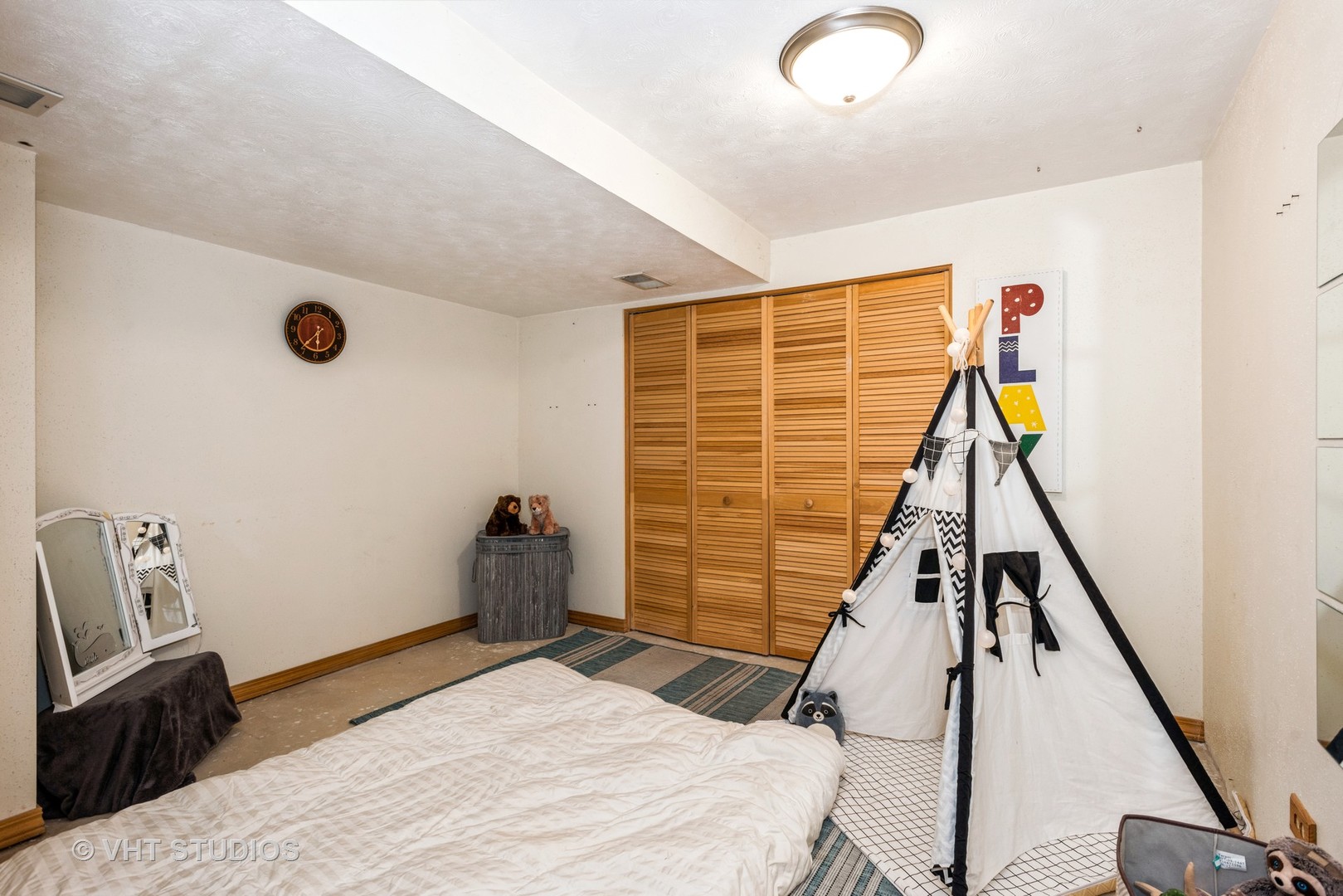 577 Yellowstone Drive Elgin, IL 60123 - Photo 23 of 30 a bedroom with a bed and wooden floor
